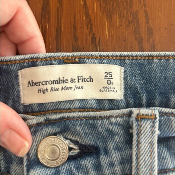 Abercrombie high rise distressed mom jeans size 0S - Picture 2 of 7